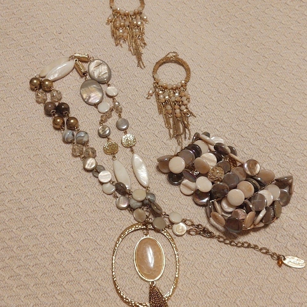 Jules B Beaded Necklace and bracelet bundle with earrings - Picture 10 of 10